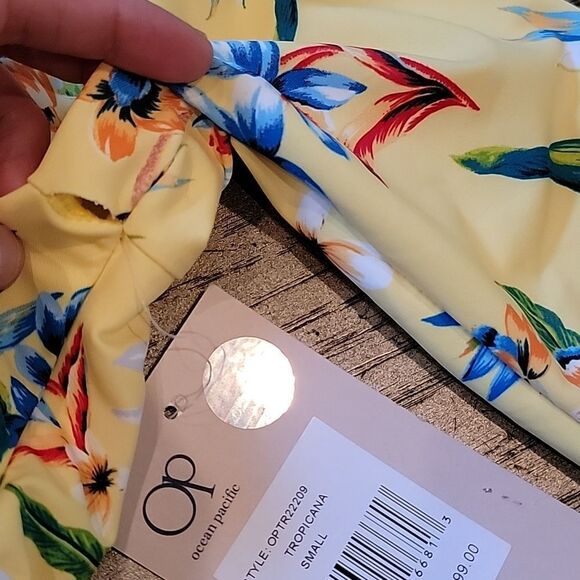 Floral long sleeve side open one pieceswim suit size S OP Ocean Pacific NWT 💛🤍 - Picture 4 of 7